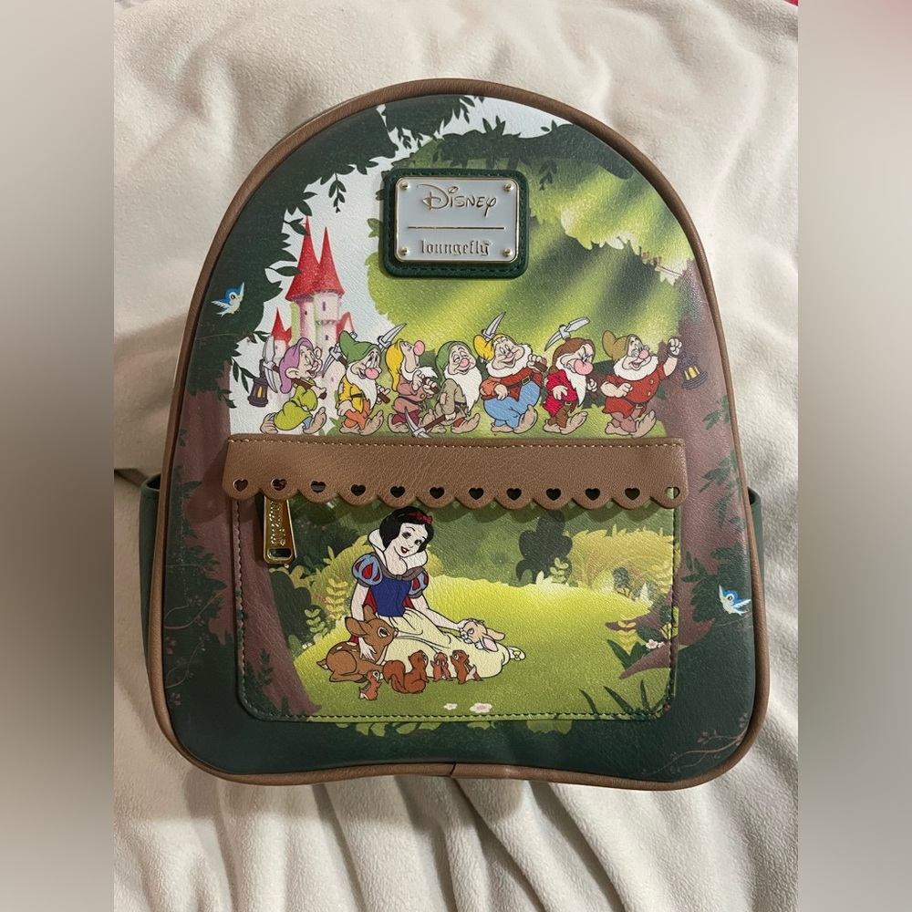 Snow White Loungefly EUC